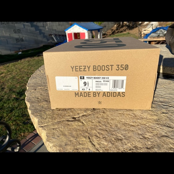 Adidas yeezy v350 yeezreel